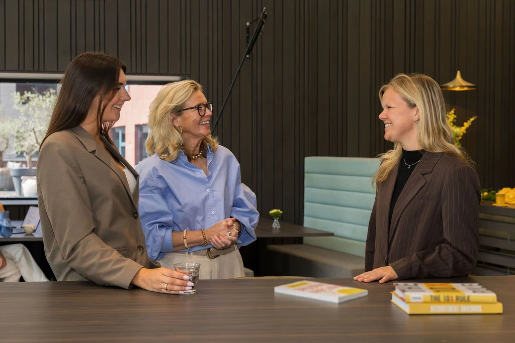 vrouwen in gesprek