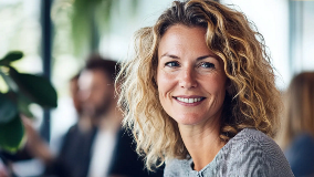 Vrouw die werkt in HR